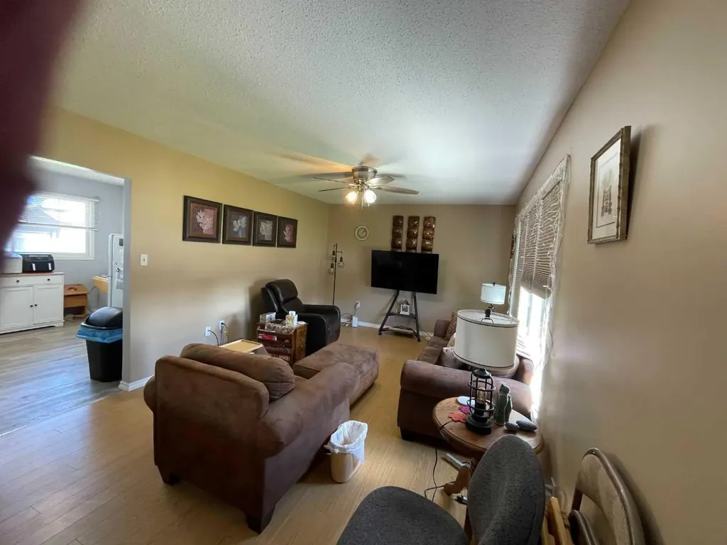 358 48 Avenue W Claresholm AB T0L 0T0