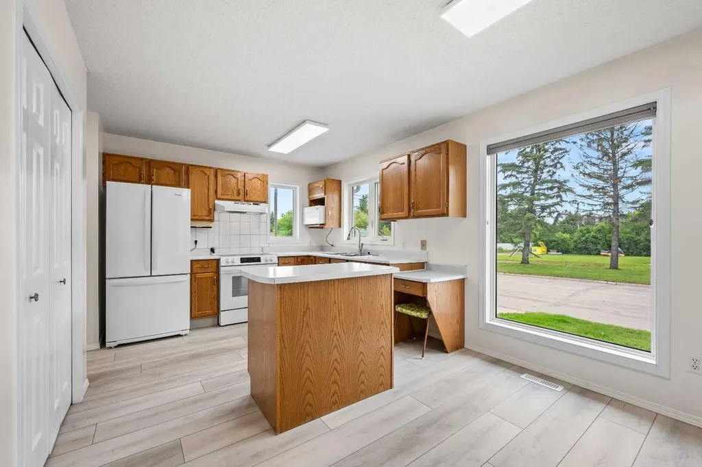 5502 46 Street Lloydminster AB T9V 0E5