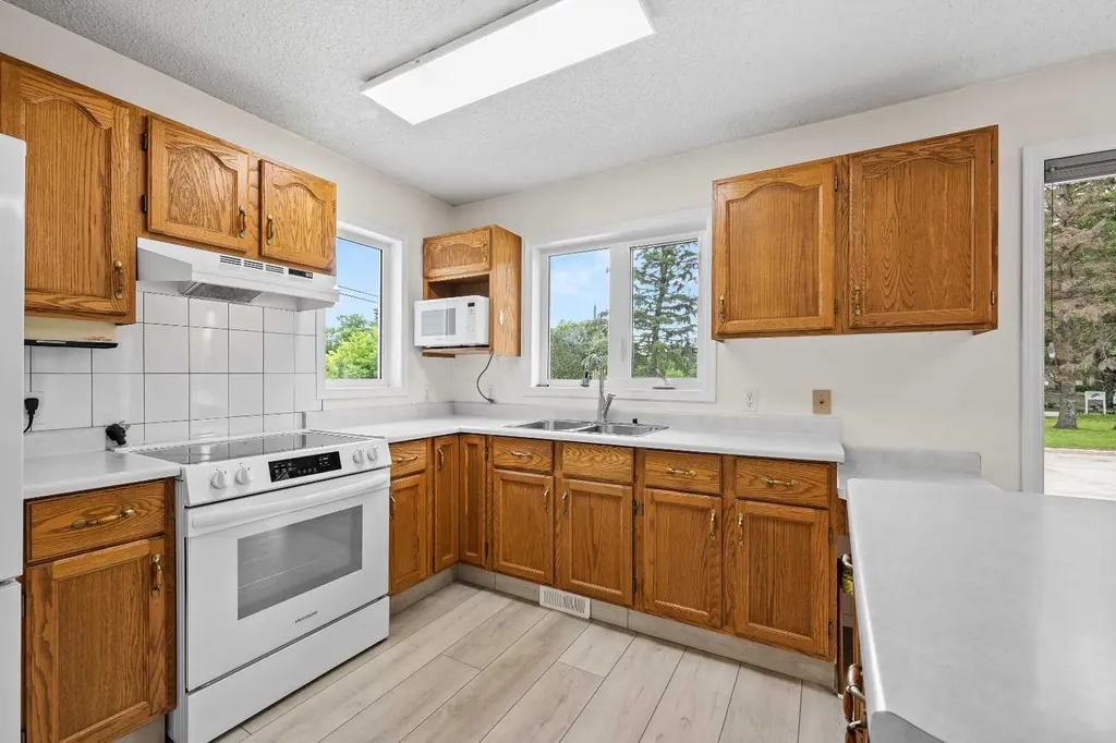 5502 46 Street Lloydminster AB T9V 0E5