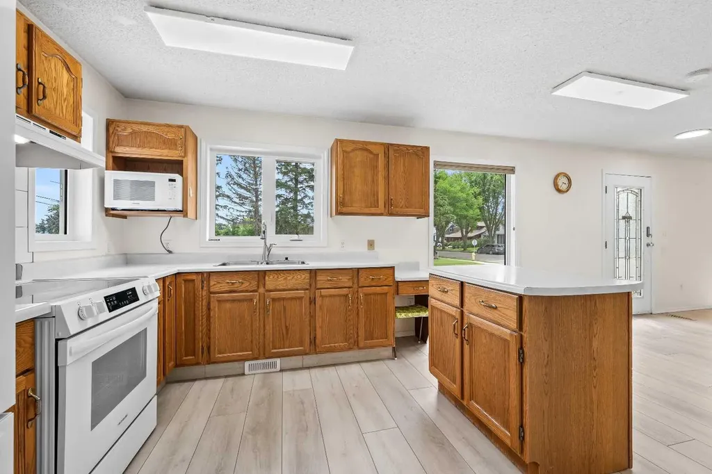 5502 46 Street Lloydminster AB T9V 0E5
