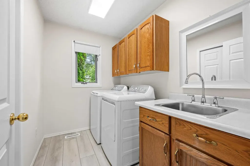 5502 46 Street Lloydminster AB T9V 0E5