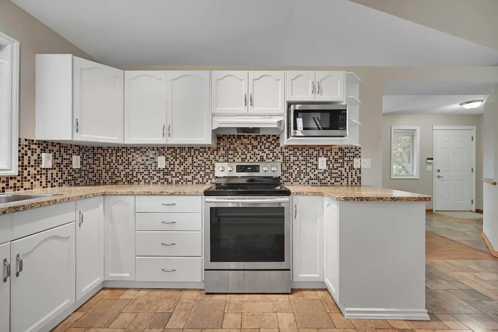 100 Somerside Grove SW Calgary AB T2Y 3V2