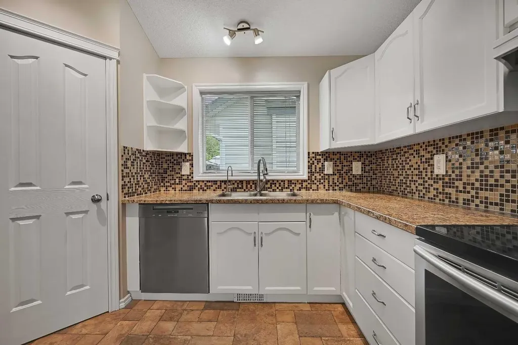 100 Somerside Grove SW Calgary AB T2Y 3V2