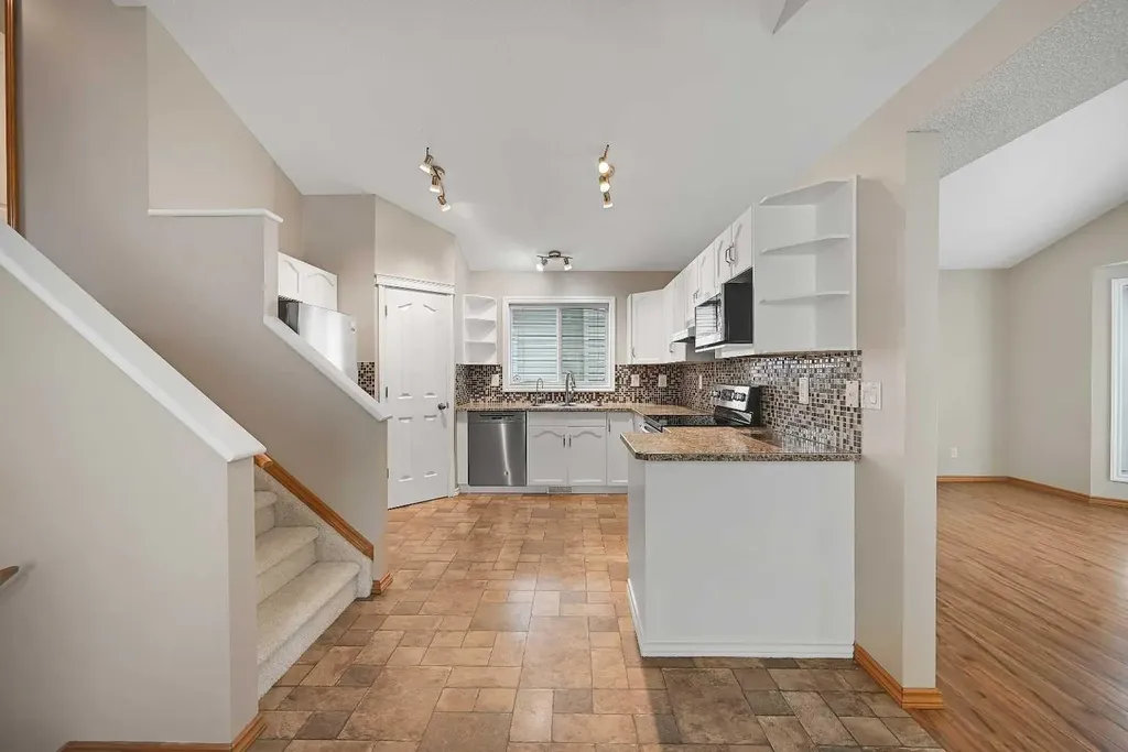 100 Somerside Grove SW Calgary AB T2Y 3V2