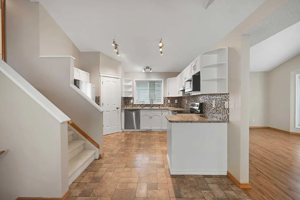 100 Somerside Grove SW Calgary AB T2Y 3V2