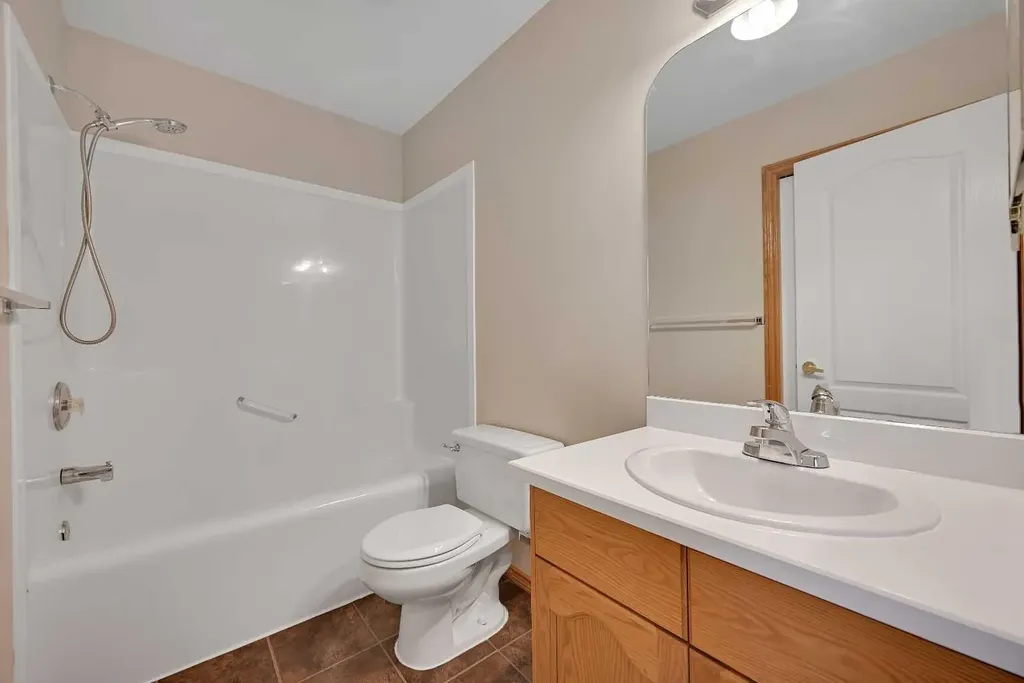 100 Somerside Grove SW Calgary AB T2Y 3V2
