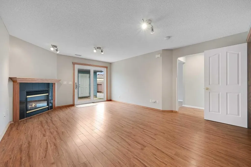 100 Somerside Grove SW Calgary AB T2Y 3V2