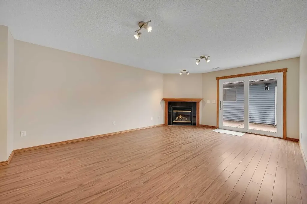 100 Somerside Grove SW Calgary AB T2Y 3V2