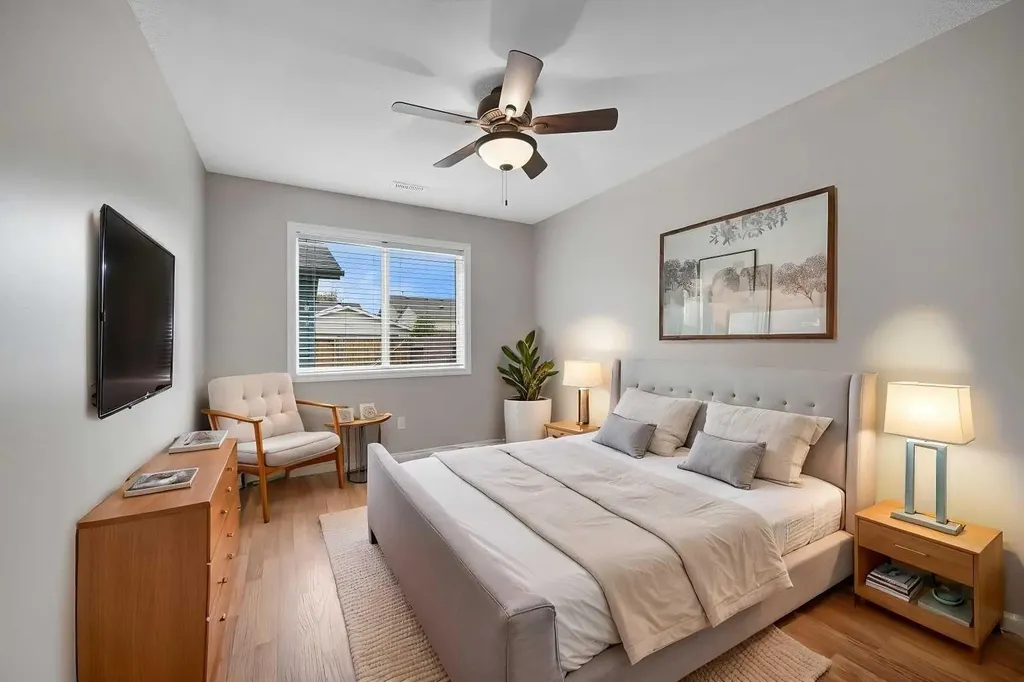 100 Somerside Grove SW Calgary AB T2Y 3V2