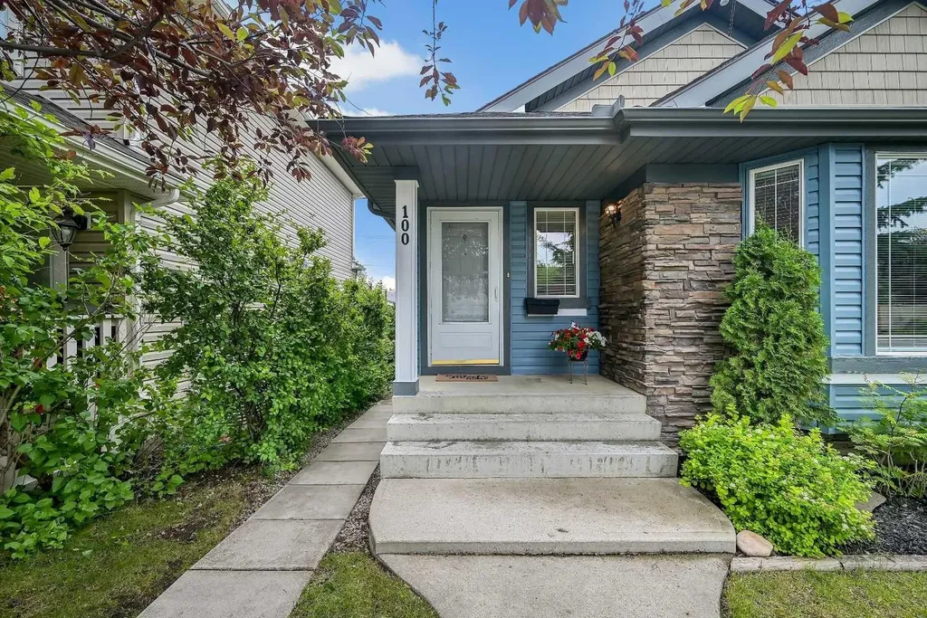 100 Somerside Grove SW Calgary AB T2Y 3V2