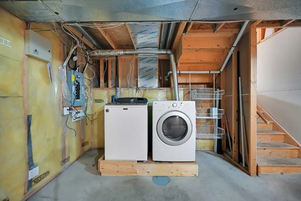 100 Somerside Grove SW Calgary AB T2Y 3V2