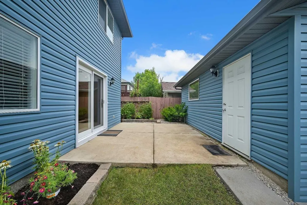 100 Somerside Grove SW Calgary AB T2Y 3V2