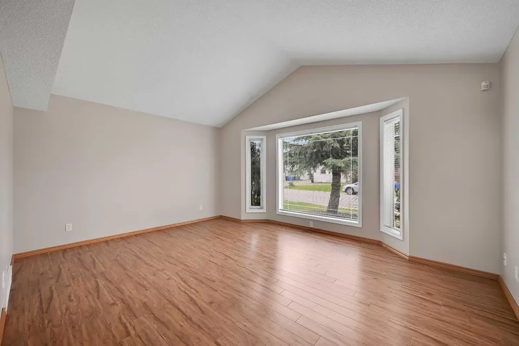 100 Somerside Grove SW Calgary AB T2Y 3V2