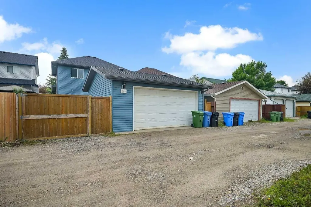 100 Somerside Grove SW Calgary AB T2Y 3V2
