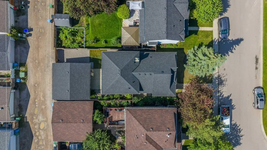 100 Somerside Grove SW Calgary AB T2Y 3V2