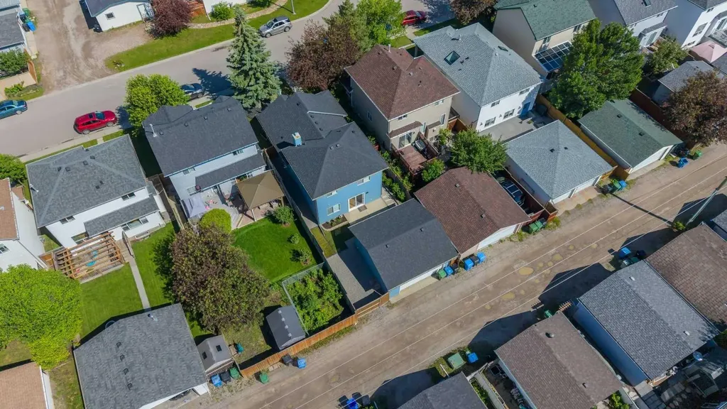 100 Somerside Grove SW Calgary AB T2Y 3V2