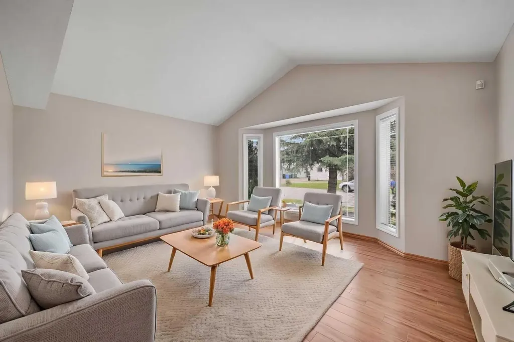 100 Somerside Grove SW Calgary AB T2Y 3V2