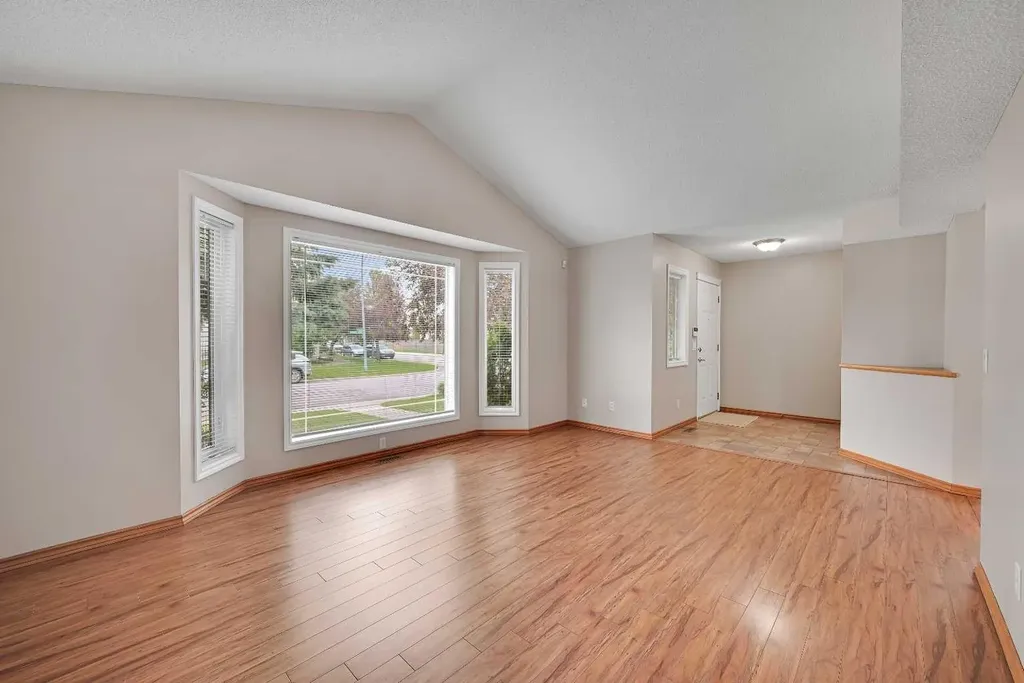 100 Somerside Grove SW Calgary AB T2Y 3V2