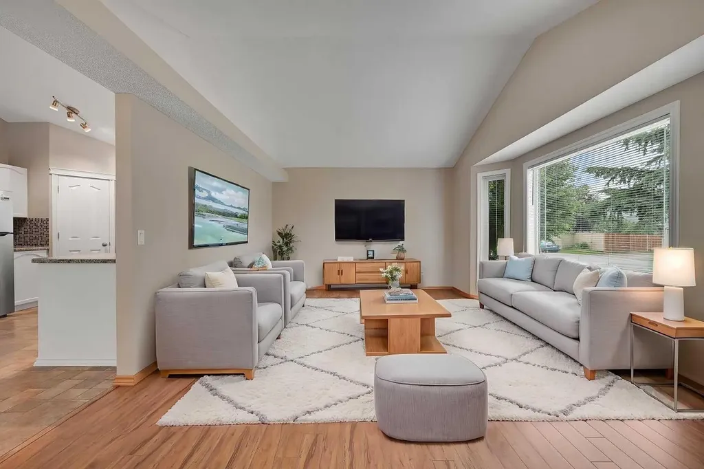 100 Somerside Grove SW Calgary AB T2Y 3V2