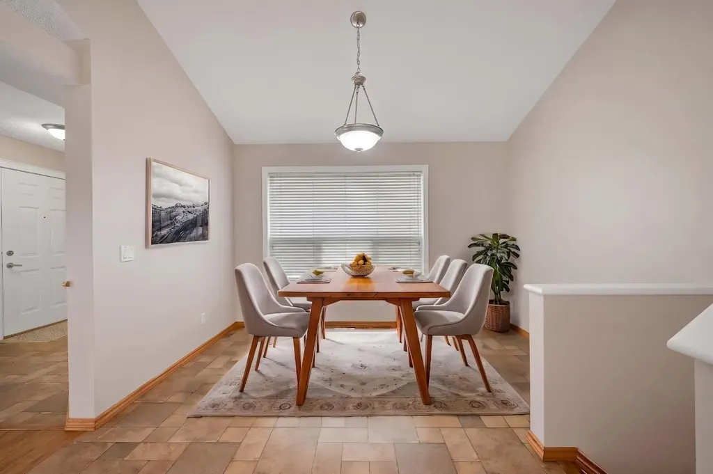 100 Somerside Grove SW Calgary AB T2Y 3V2