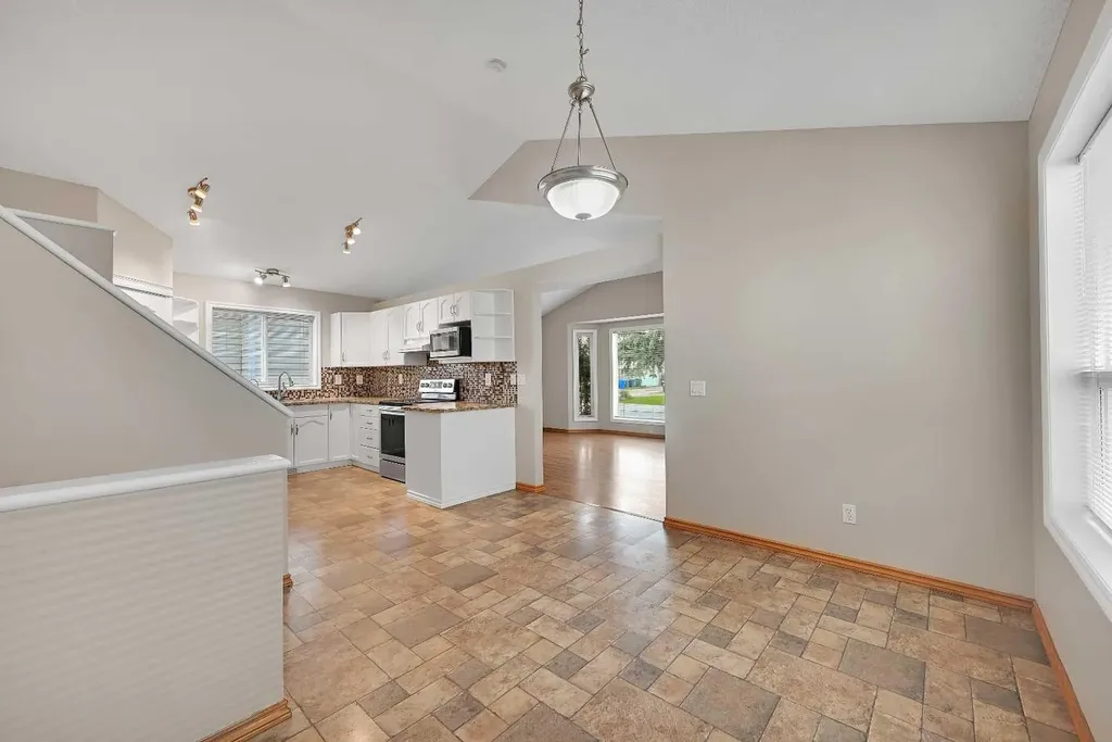 100 Somerside Grove SW Calgary AB T2Y 3V2
