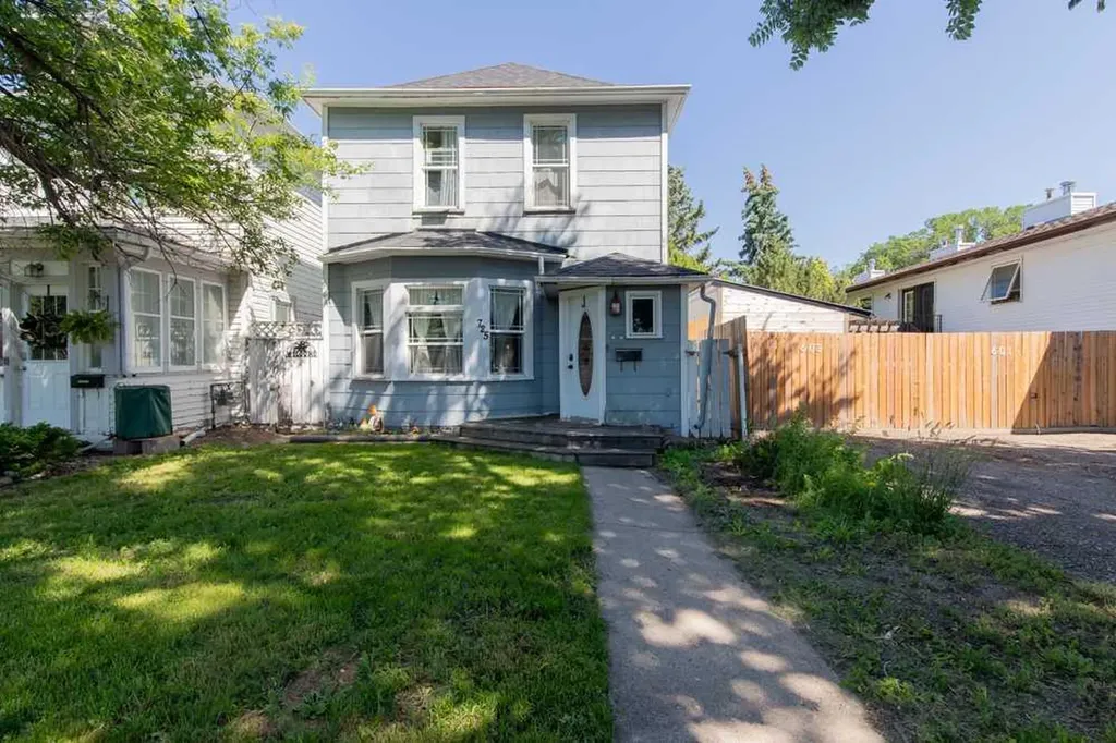 725 6 Street S Lethbridge AB T1J 2E5