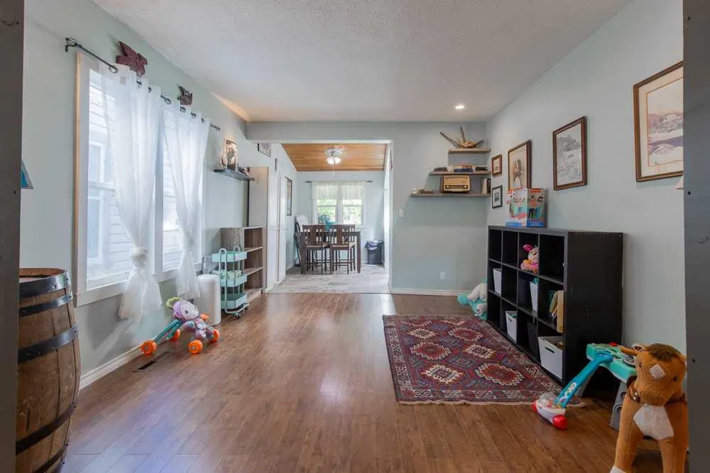 725 6 Street S Lethbridge AB T1J 2E5