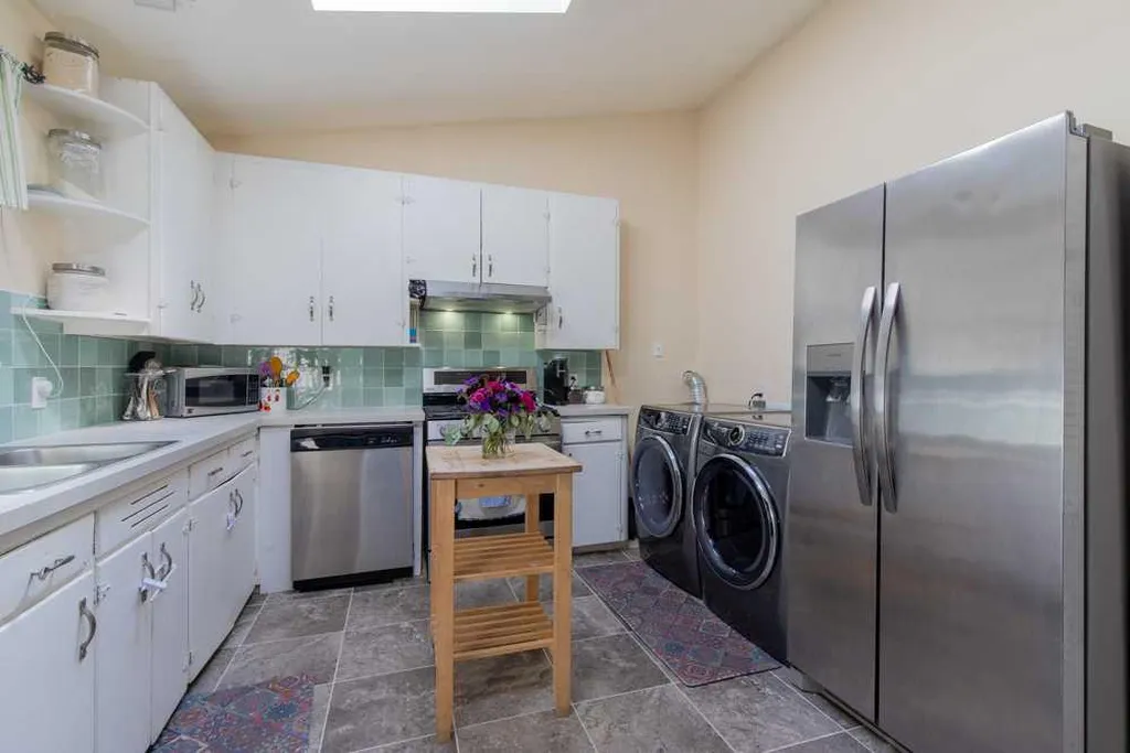 725 6 Street S Lethbridge AB T1J 2E5