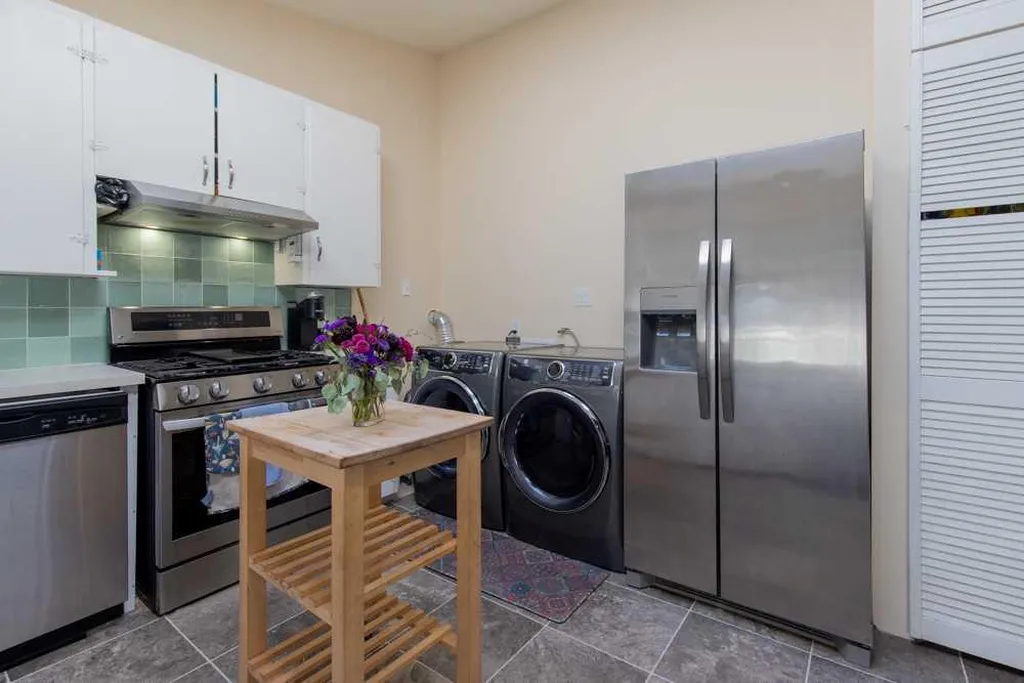 725 6 Street S Lethbridge AB T1J 2E5