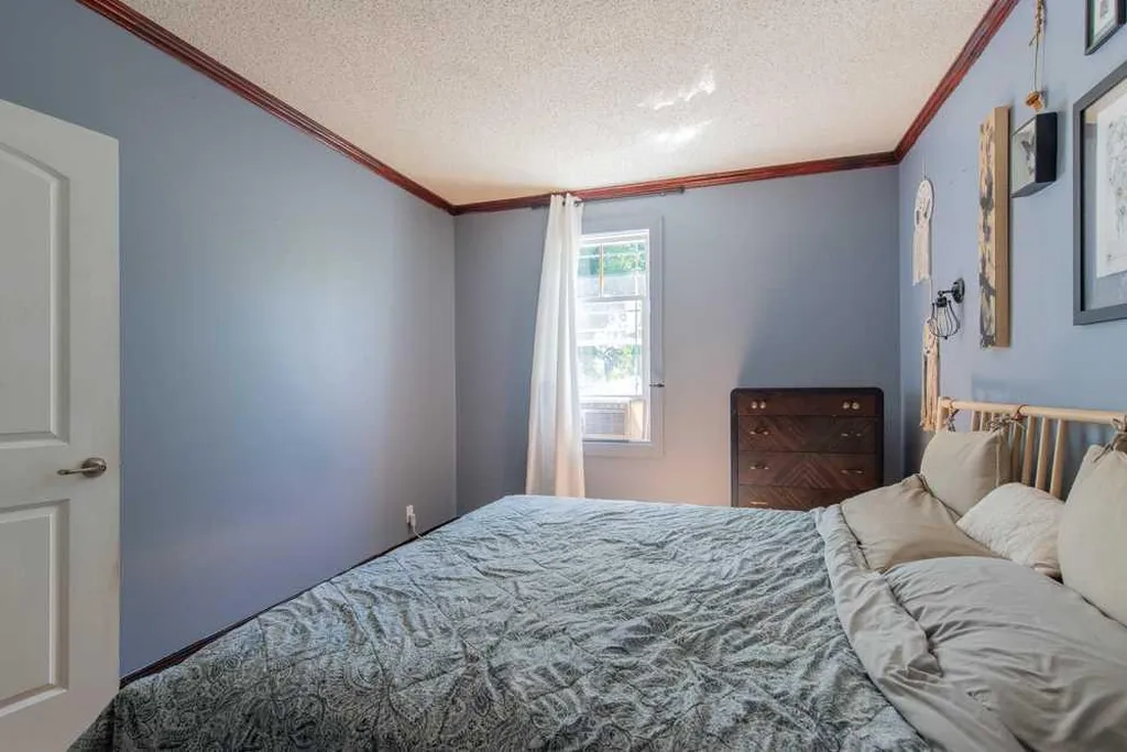 725 6 Street S Lethbridge AB T1J 2E5