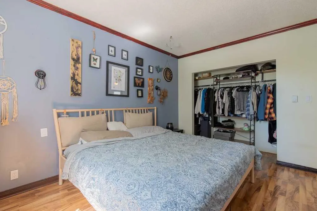 725 6 Street S Lethbridge AB T1J 2E5