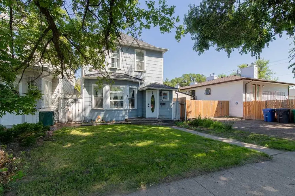 725 6 Street S Lethbridge AB T1J 2E5
