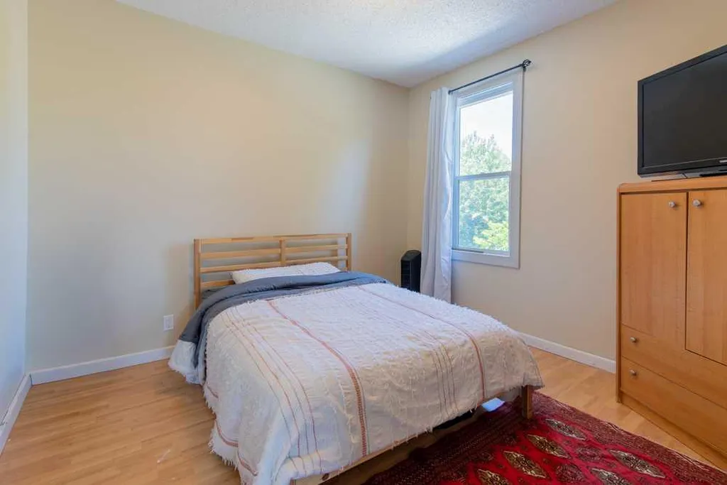 725 6 Street S Lethbridge AB T1J 2E5