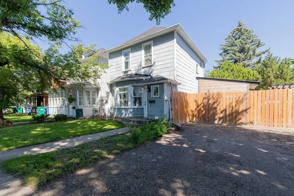 725 6 Street S Lethbridge AB T1J 2E5