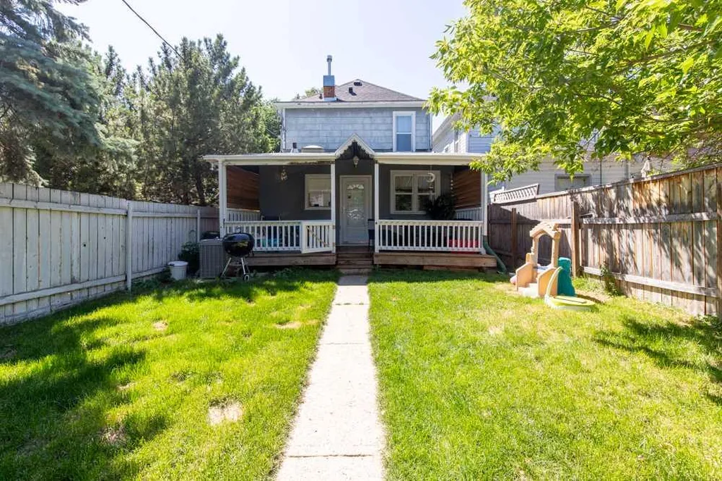 725 6 Street S Lethbridge AB T1J 2E5