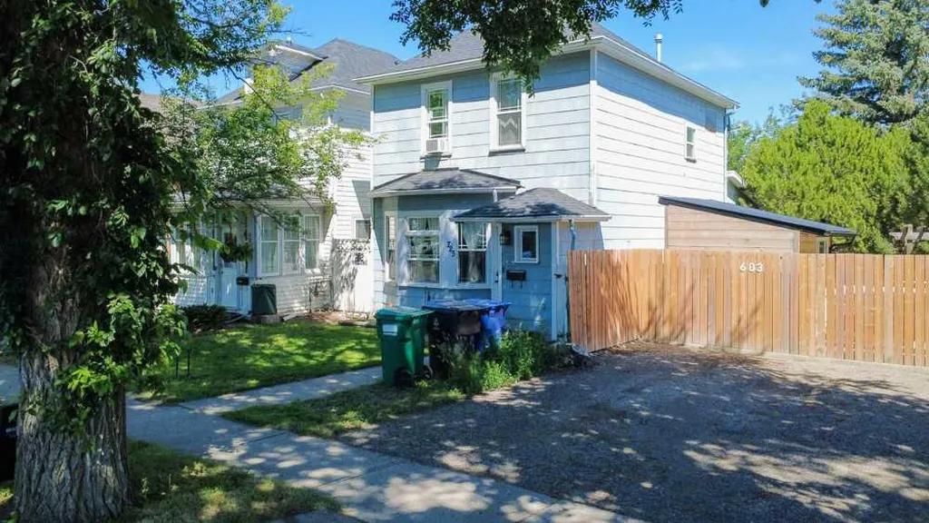 725 6 Street S Lethbridge AB T1J 2E5