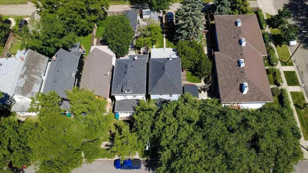 725 6 Street S Lethbridge AB T1J 2E5