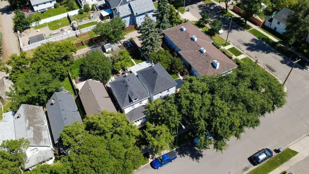 725 6 Street S Lethbridge AB T1J 2E5