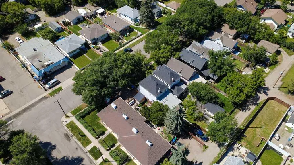 725 6 Street S Lethbridge AB T1J 2E5