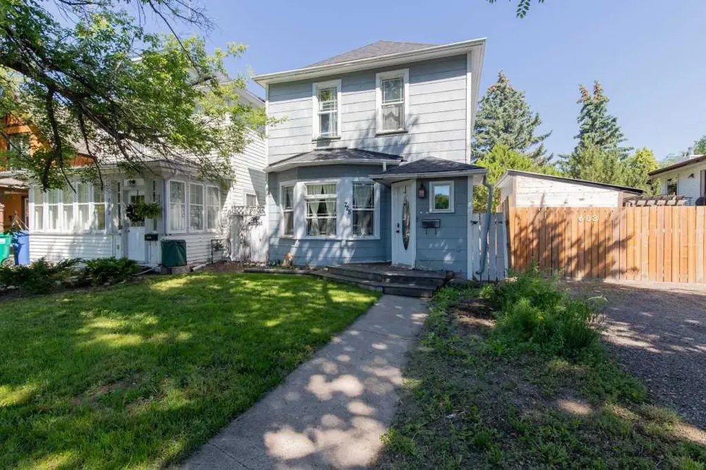 725 6 Street S Lethbridge AB T1J 2E5
