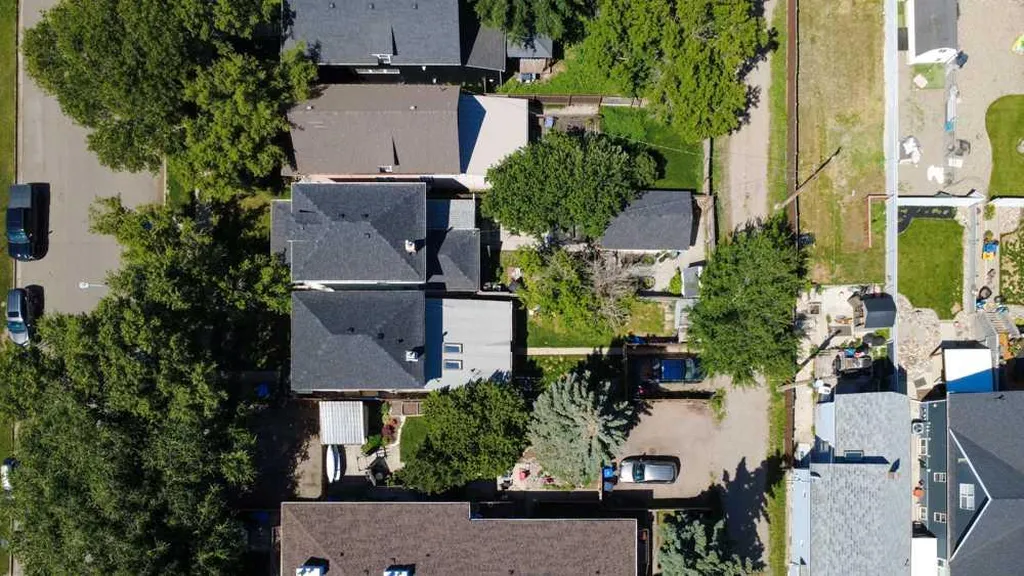 725 6 Street S Lethbridge AB T1J 2E5
