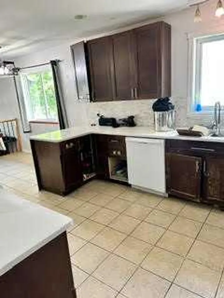 4421 40a Avenue Red Deer AB T4N 2X3