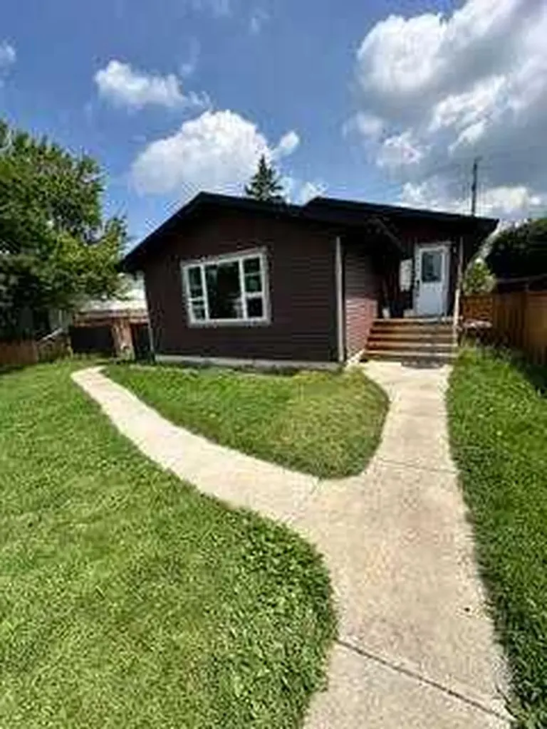 4421 40a Avenue Red Deer AB T4N 2X3