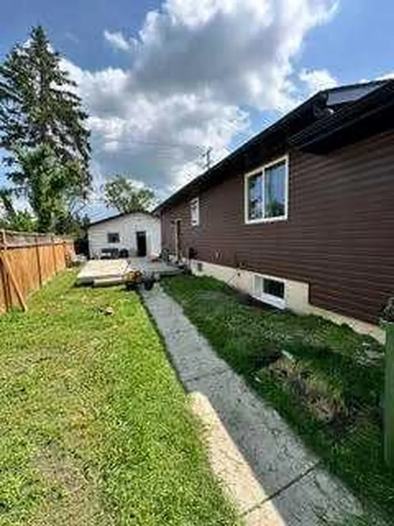 4421 40a Avenue Red Deer AB T4N 2X3