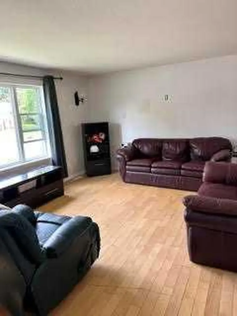 4421 40a Avenue Red Deer AB T4N 2X3