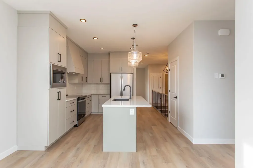 17 Tindale Place Red Deer AB T4P 0T8