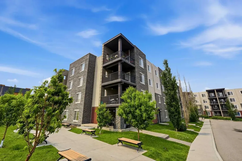 195 Kincora Glen Road NW Calgary AB T3R 0S3