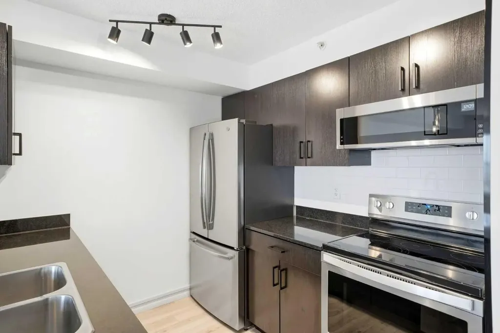 195 Kincora Glen Road NW Calgary AB T3R 0S3