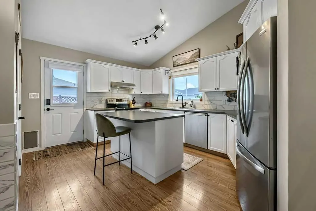 1001 17 Street SE High River AB T1V 1P9