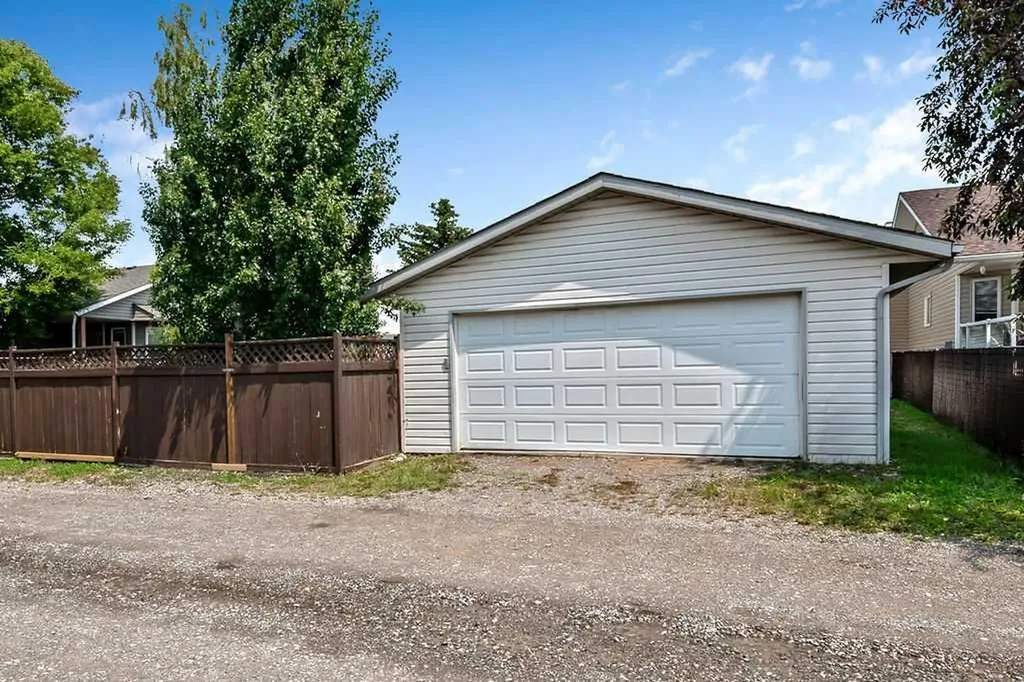 1001 17 Street SE High River AB T1V 1P9